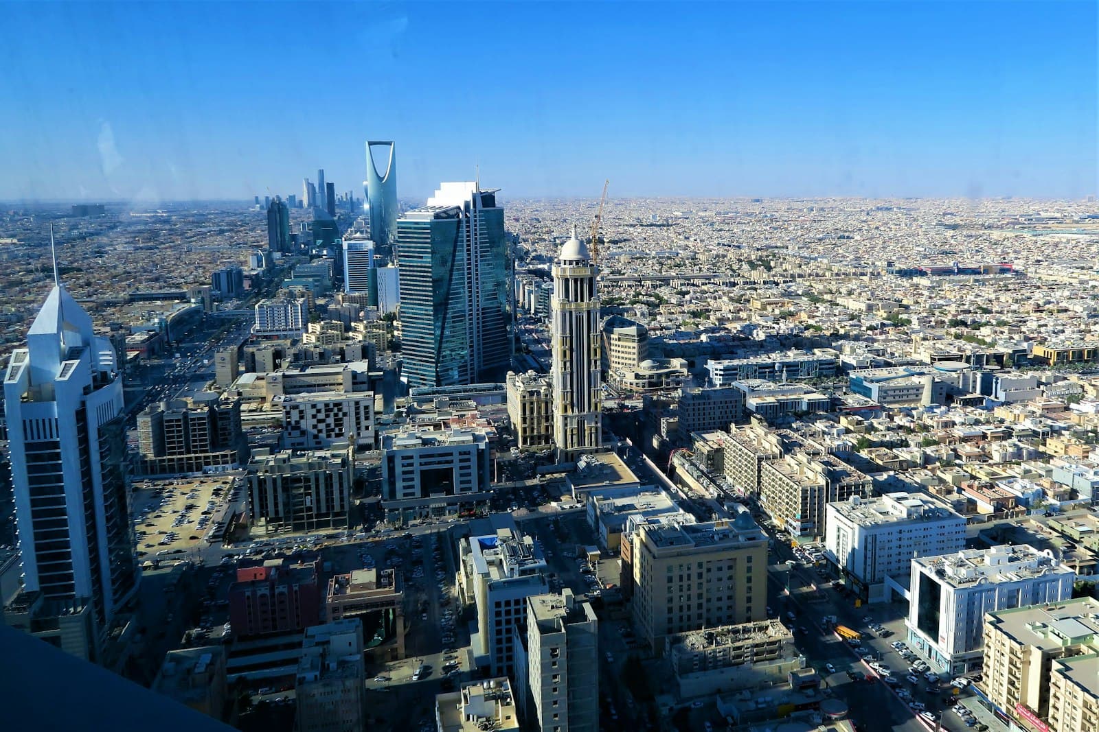 Salla vs Shopify Saudi Arabia 2026: The Honest Comparison from a Shopify Partner Who'll Tell You When Salla Wins cover